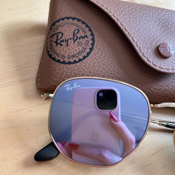 RAY-BAN Gold lenses with blue light flash mirror
RB3548N Hexagonal Flat Lenses - Picture 3 of 10